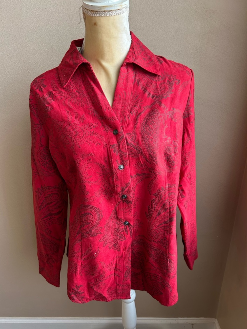 Urban Cotton Company Paisely Long Sleeve Red Shirt Sz M 4122 - Picture 2 of 3
